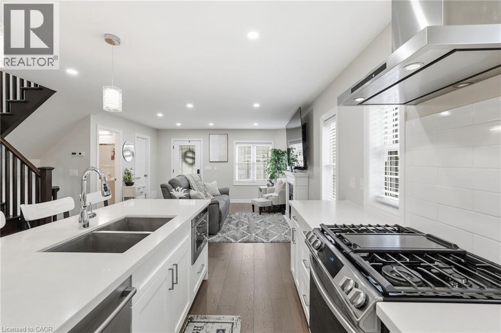 109 RAY Street N - 8