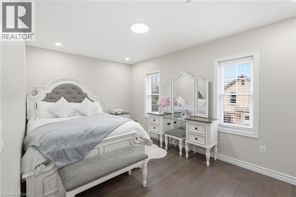 109 RAY Street N - 15