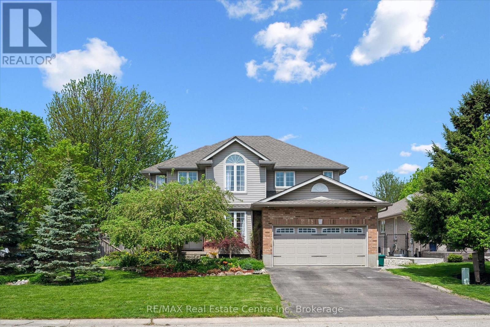 332 DANIEL CRESCENT - 1
