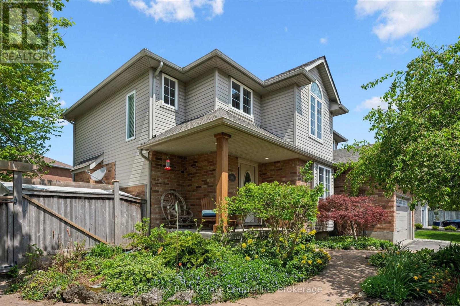 332 DANIEL CRESCENT - 4