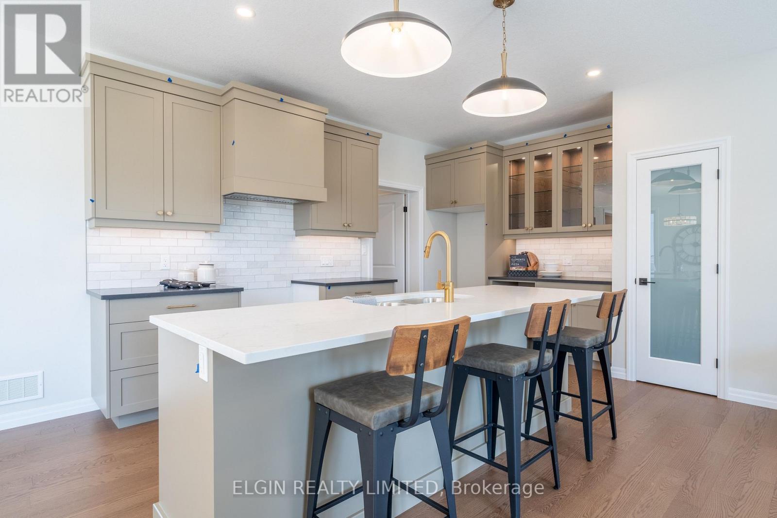 77 HEMLOCK CRESCENT - 8