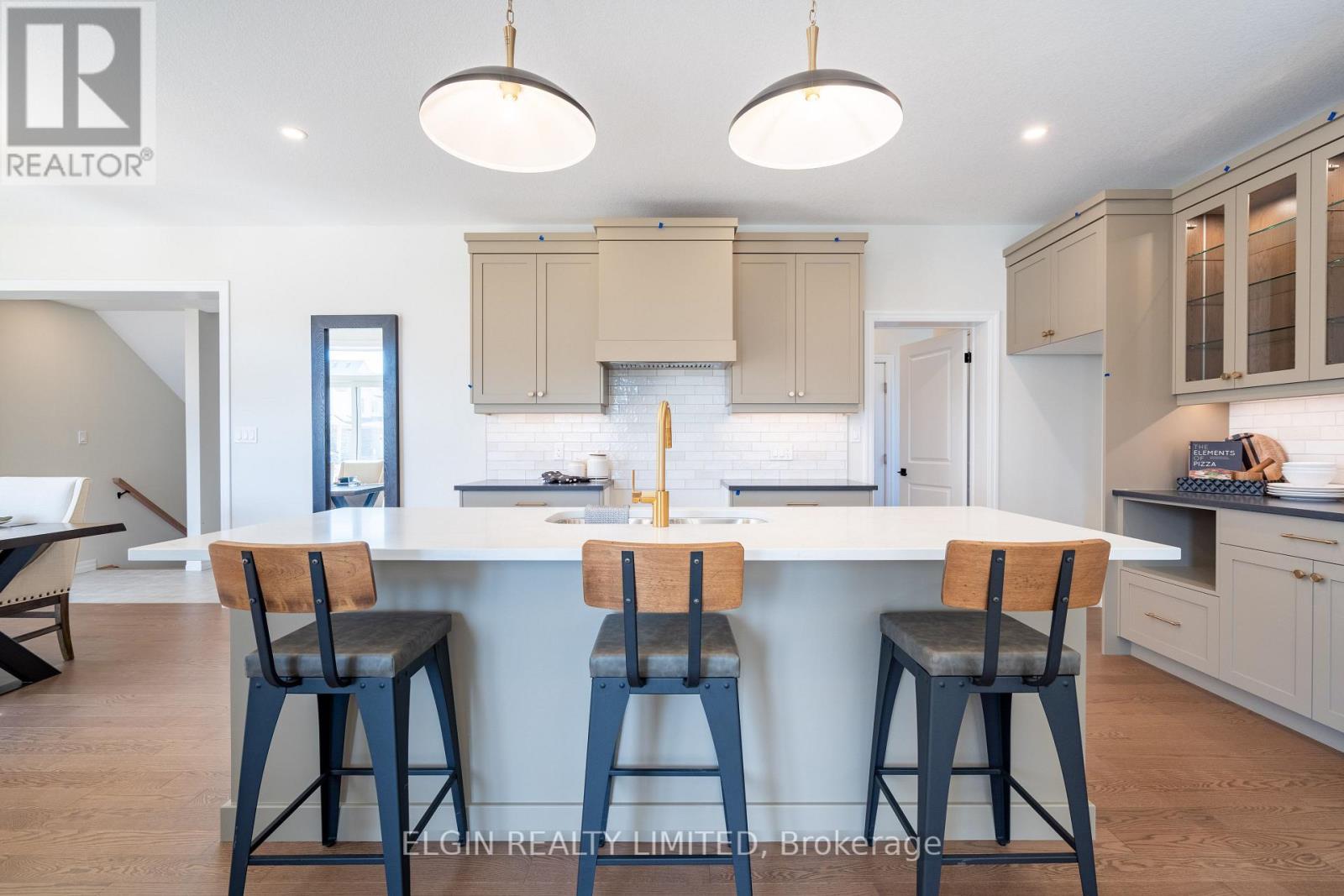 77 HEMLOCK CRESCENT - 9