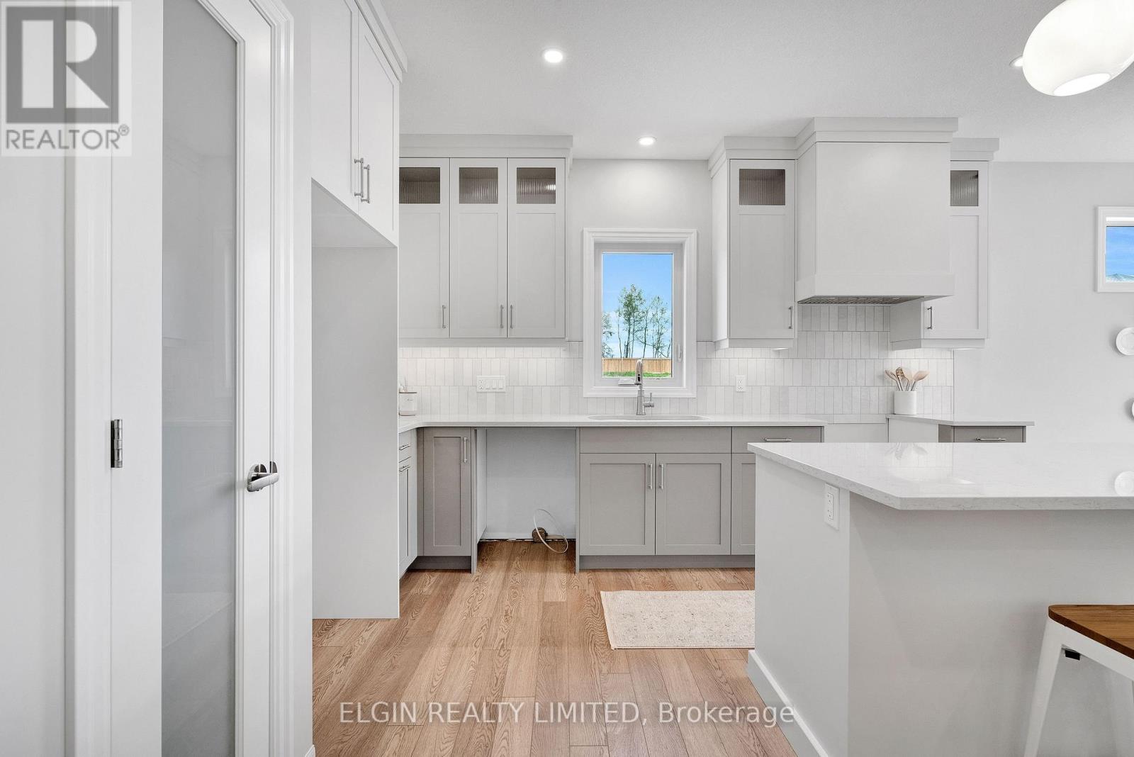 79 HEMLOCK CRESCENT - 13