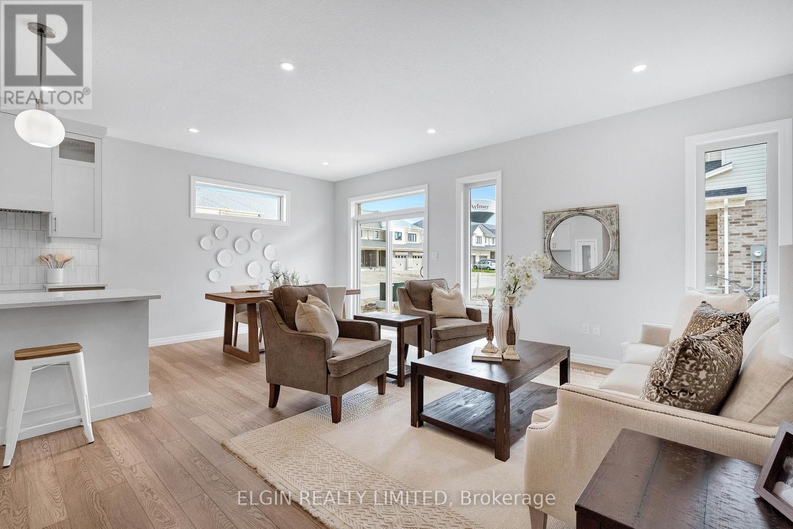 79 HEMLOCK CRESCENT - 24