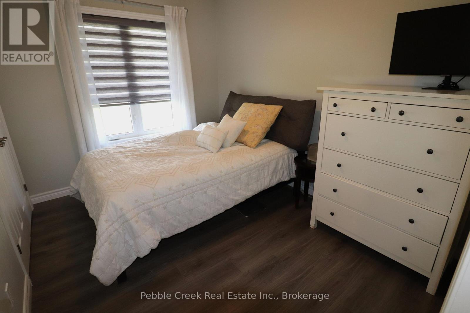2 HIGHVIEW STREET - 22