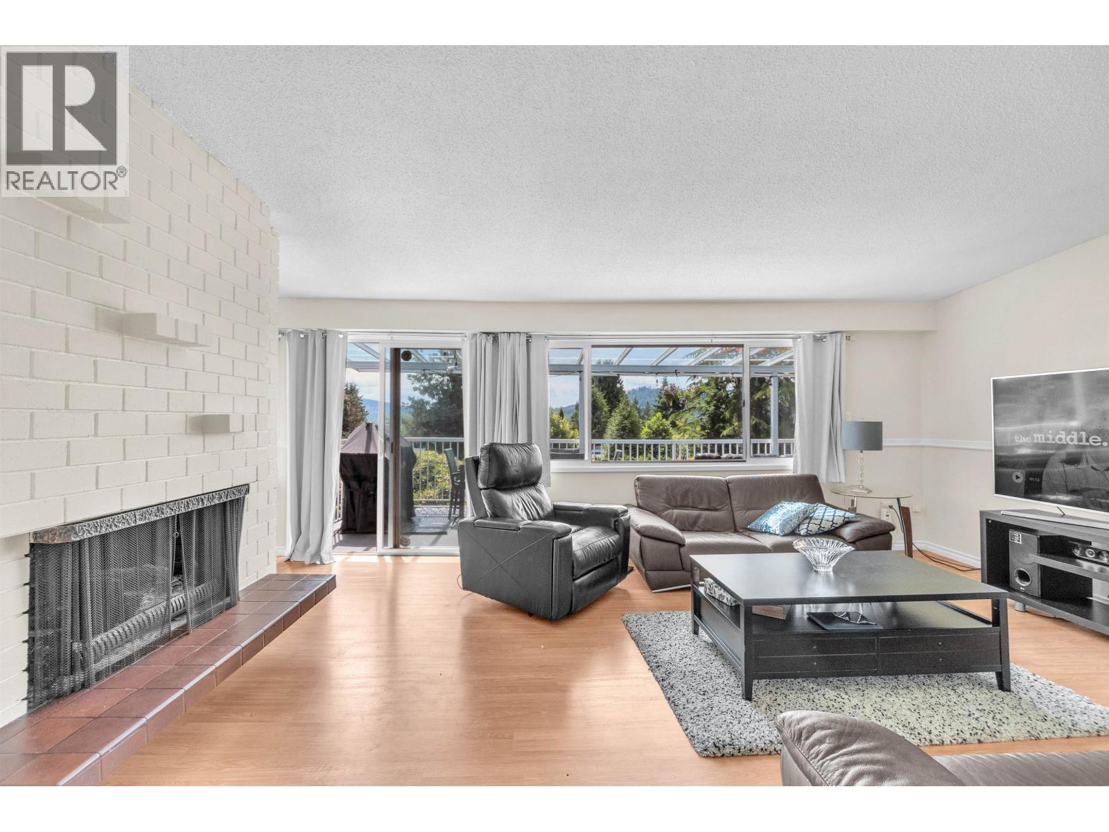 693 PLYMOUTH DRIVE, North Vancouver