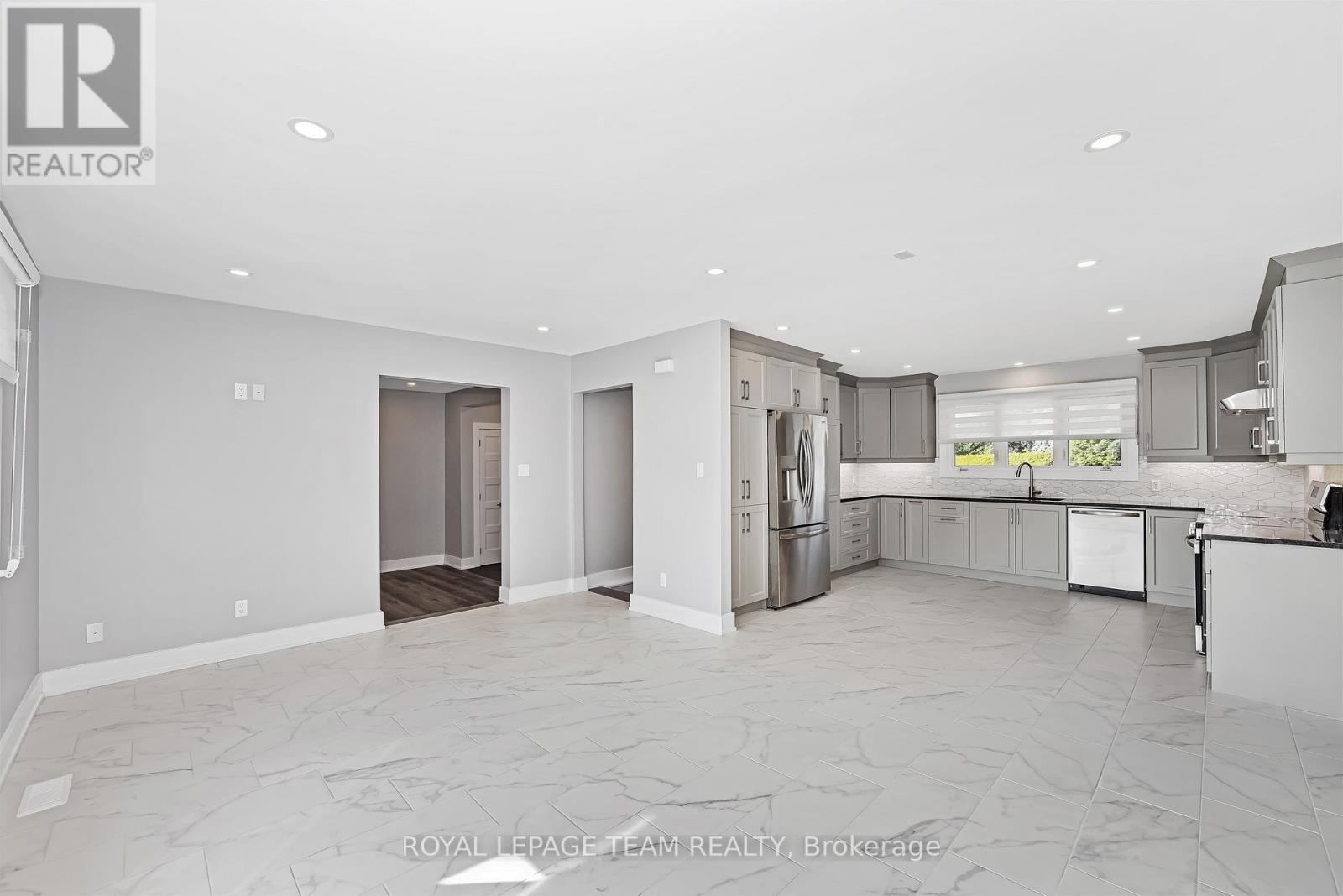 12 LARGO CRESCENT - 12