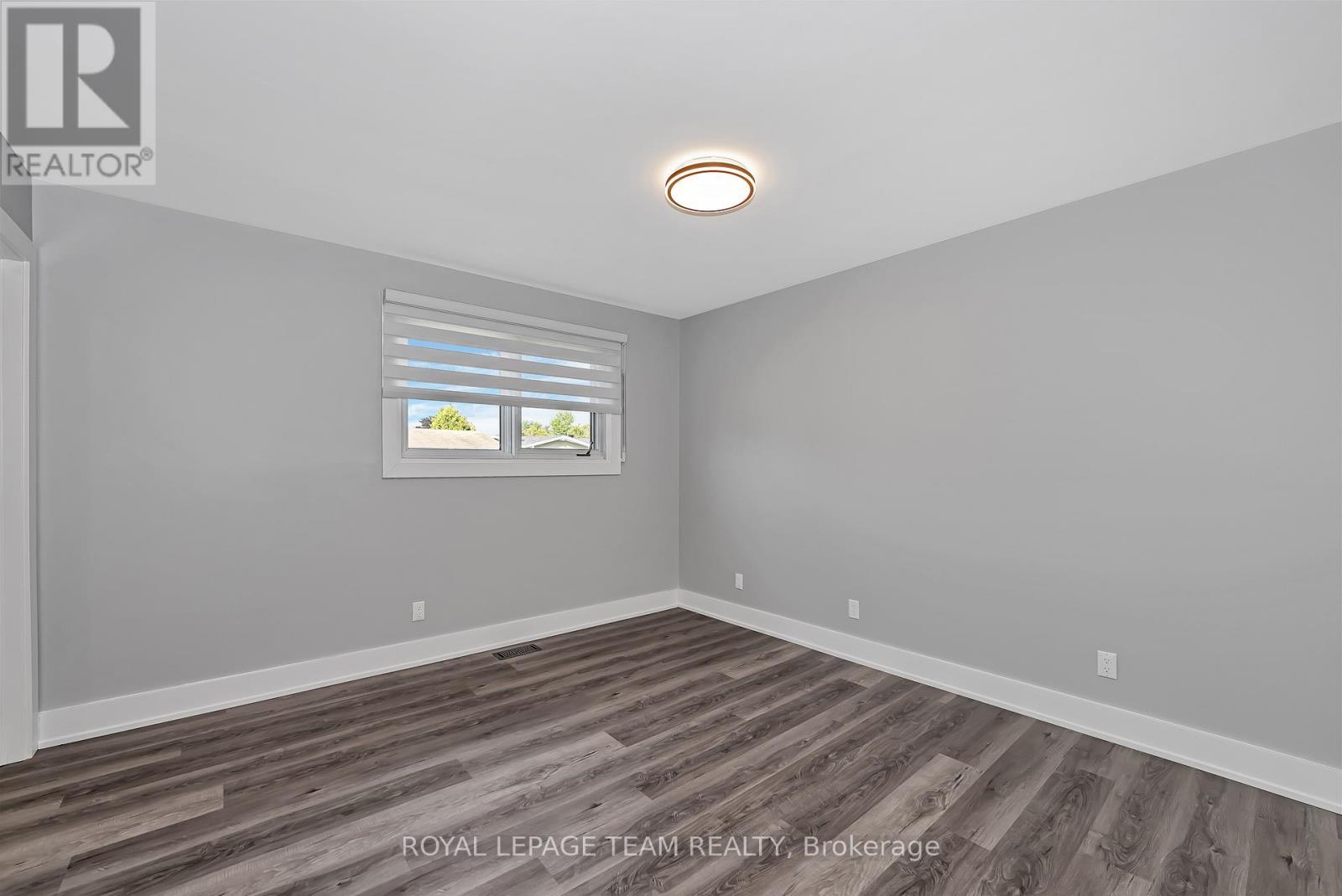 12 LARGO CRESCENT - 16