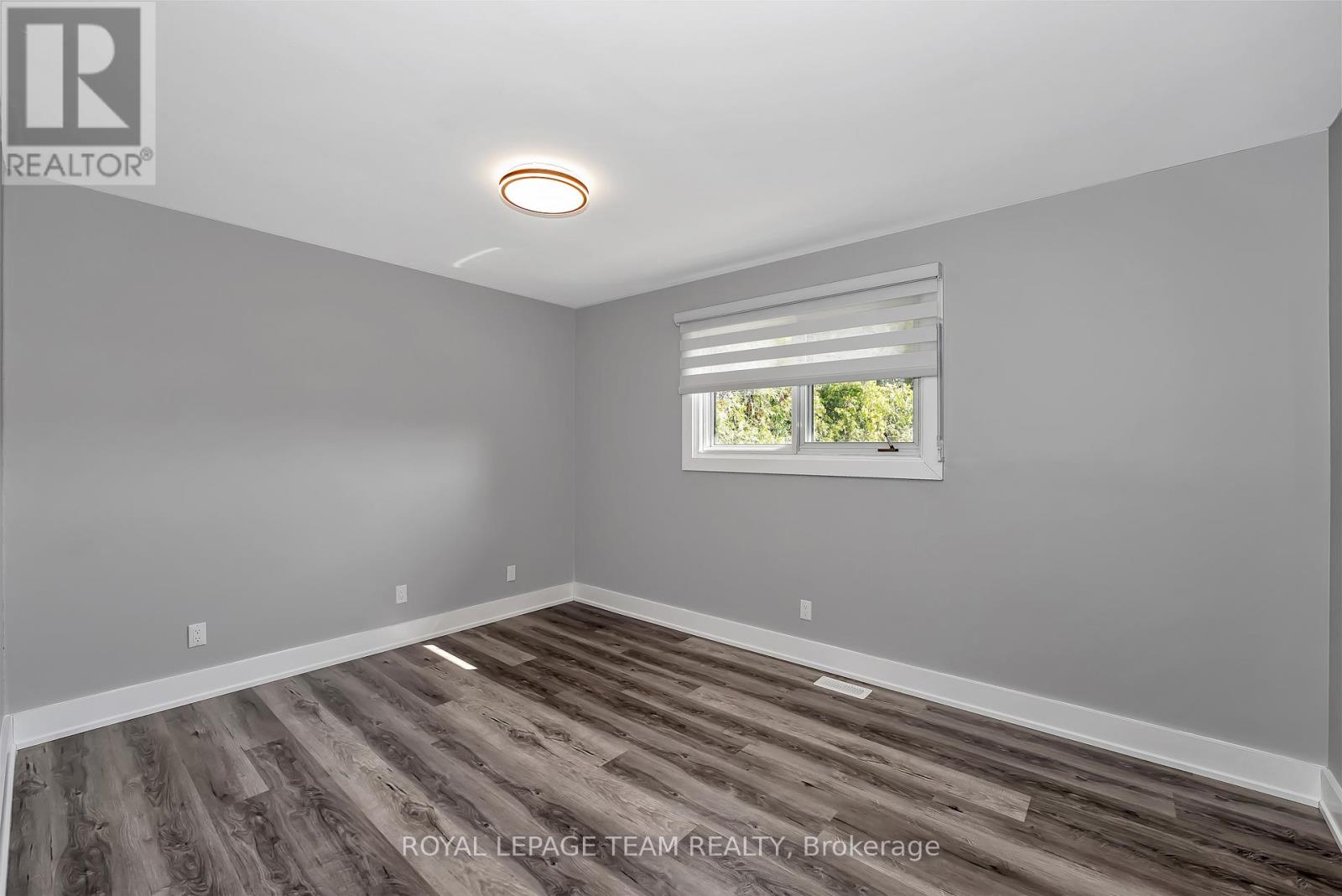 12 LARGO CRESCENT - 20