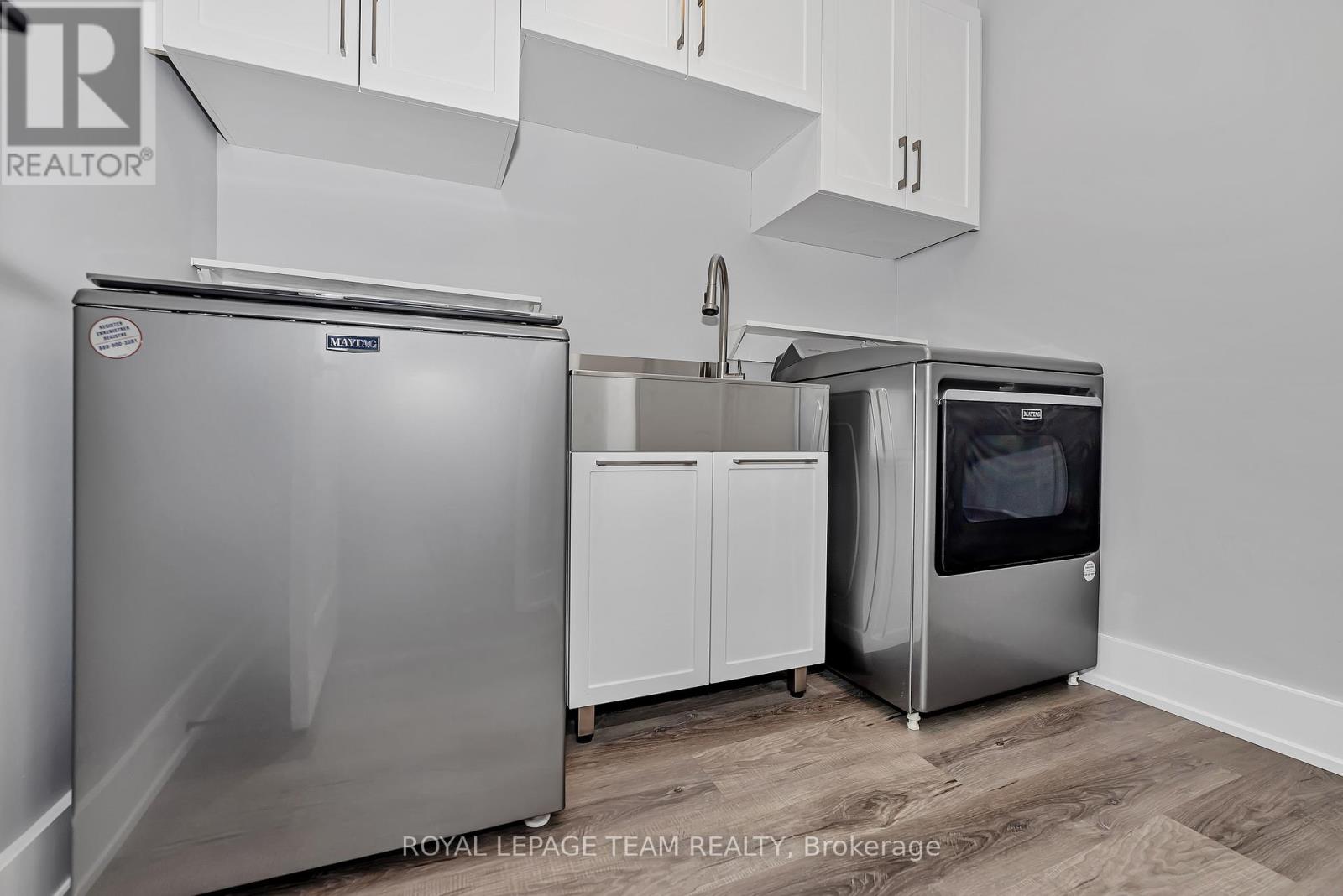 12 LARGO CRESCENT - 25
