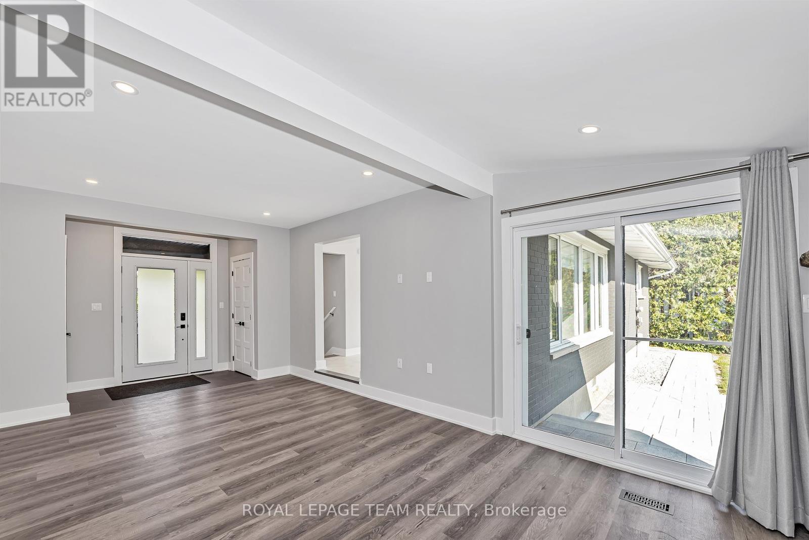 12 LARGO CRESCENT - 6