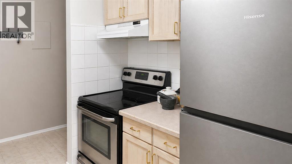 #215 723 57 Avenue SW - 5
