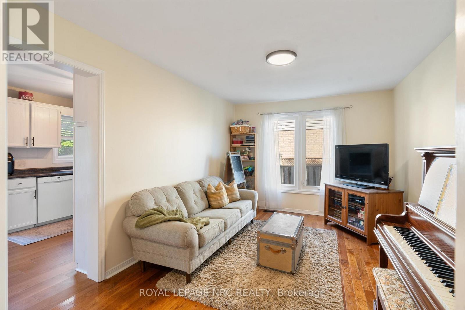 13 CRYSLER CRESCENT - 12