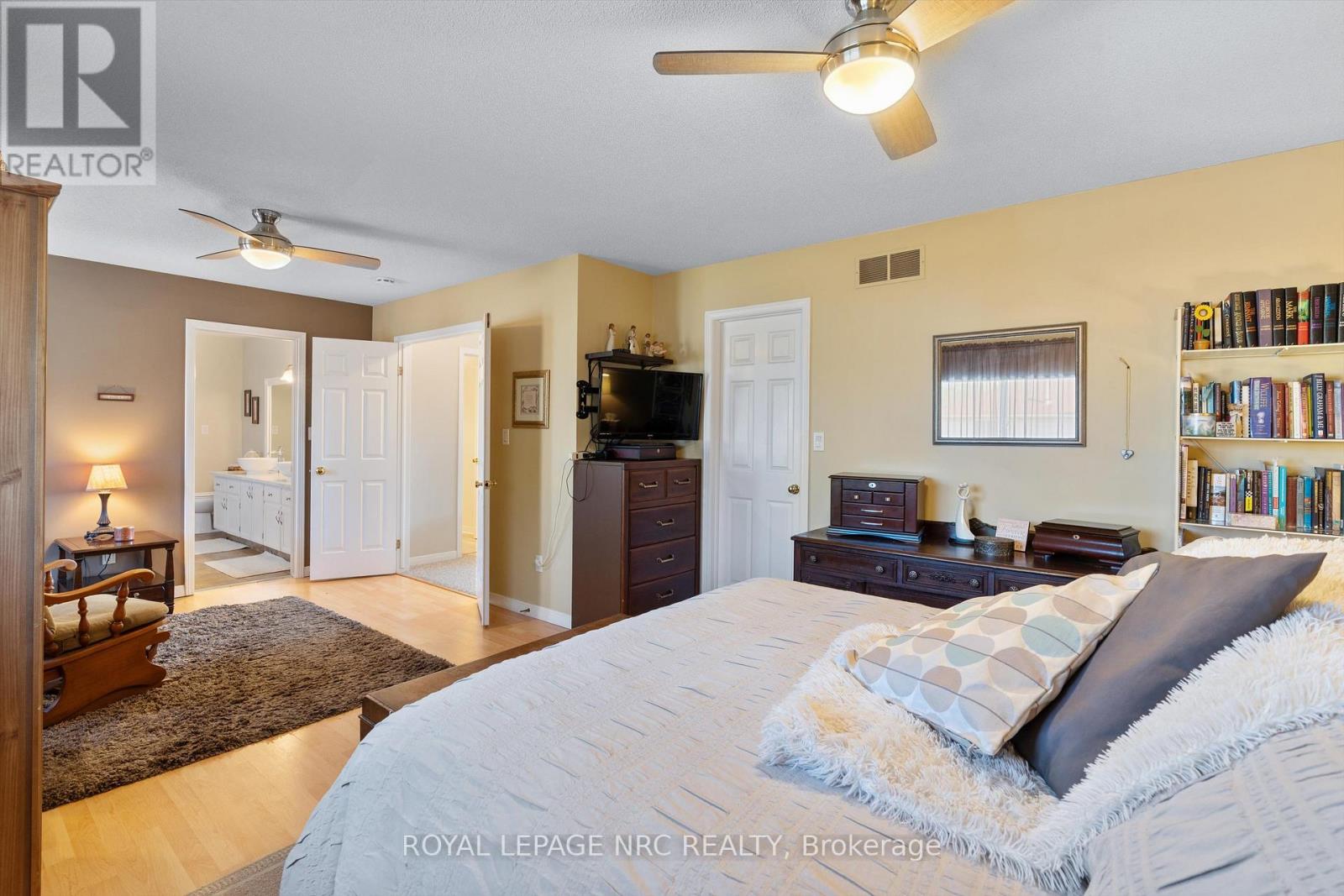 13 CRYSLER CRESCENT - 24