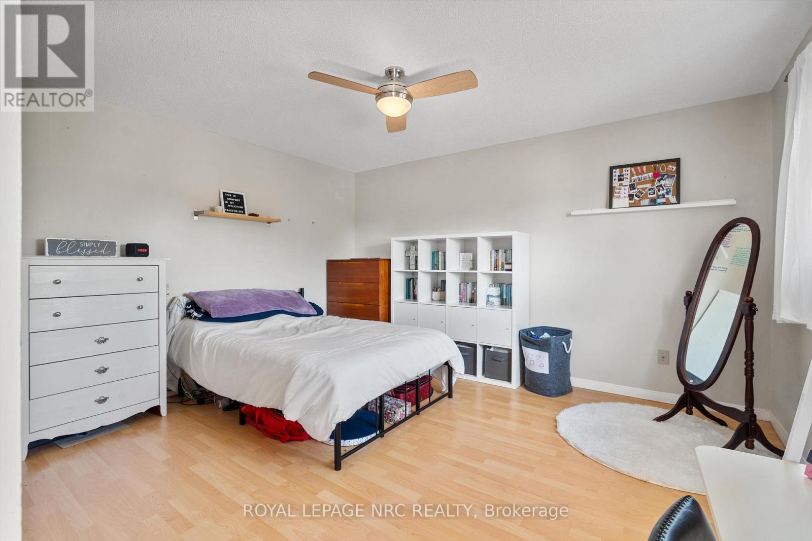 13 CRYSLER CRESCENT - 29