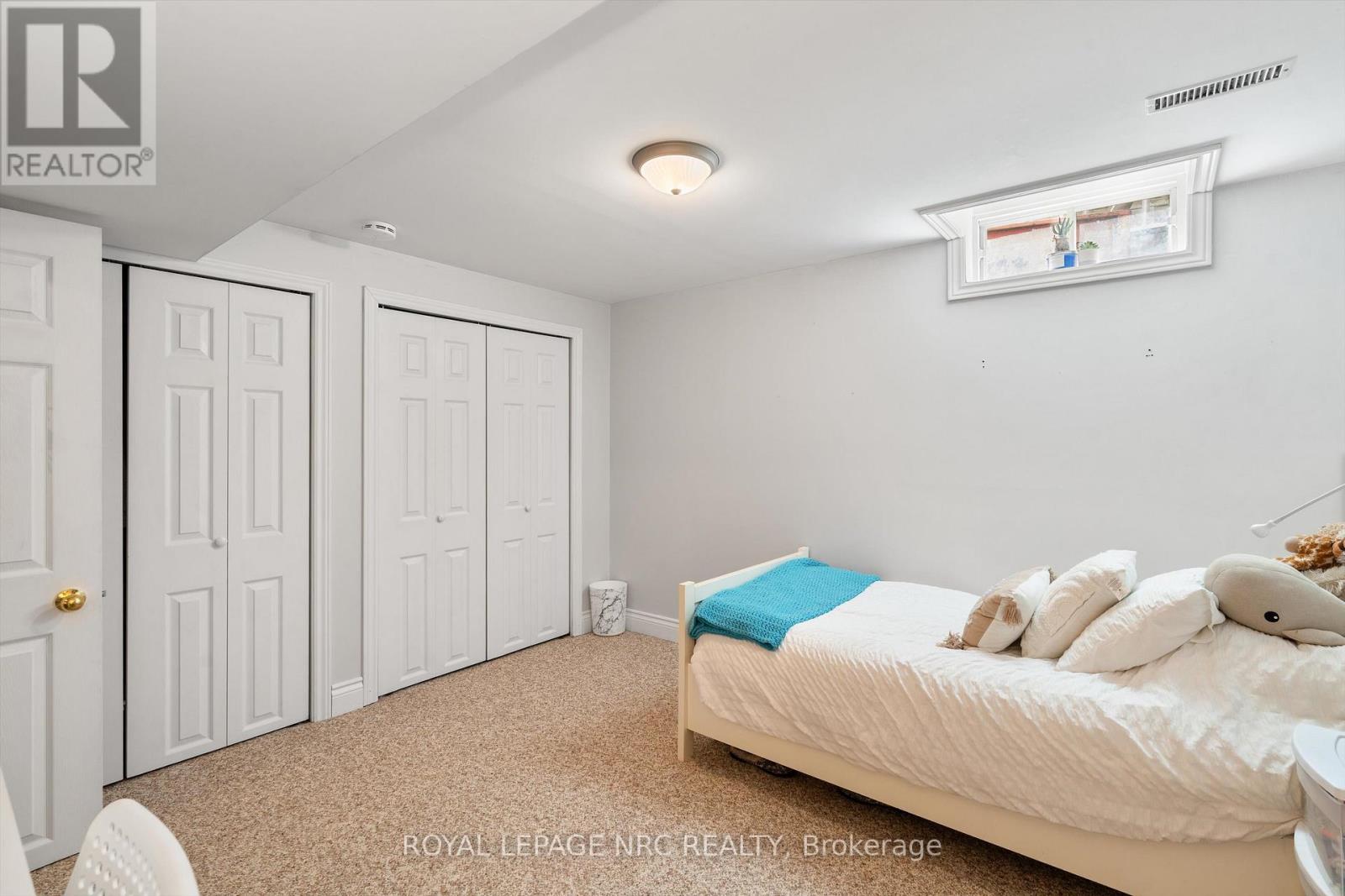 13 CRYSLER CRESCENT - 34