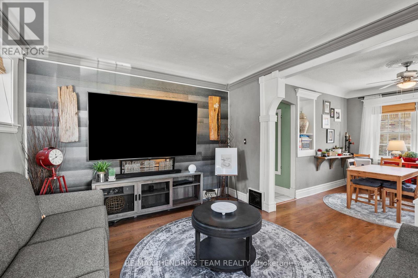 10 PEACHDALE AVENUE - 10