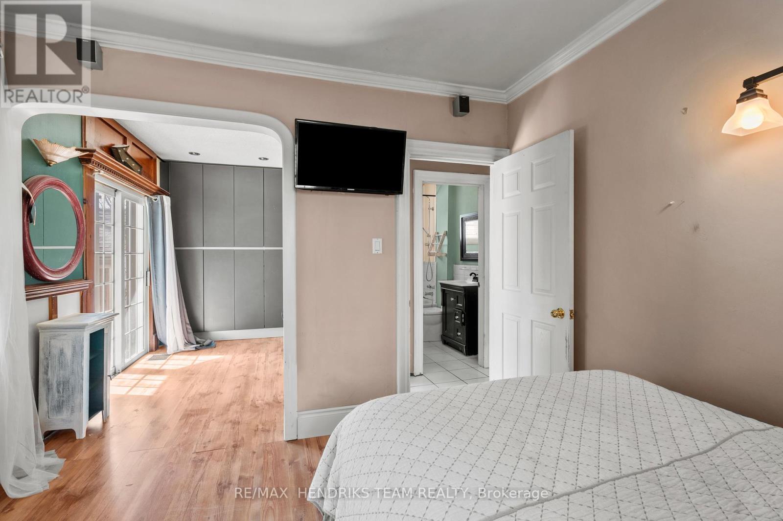 10 PEACHDALE AVENUE - 18