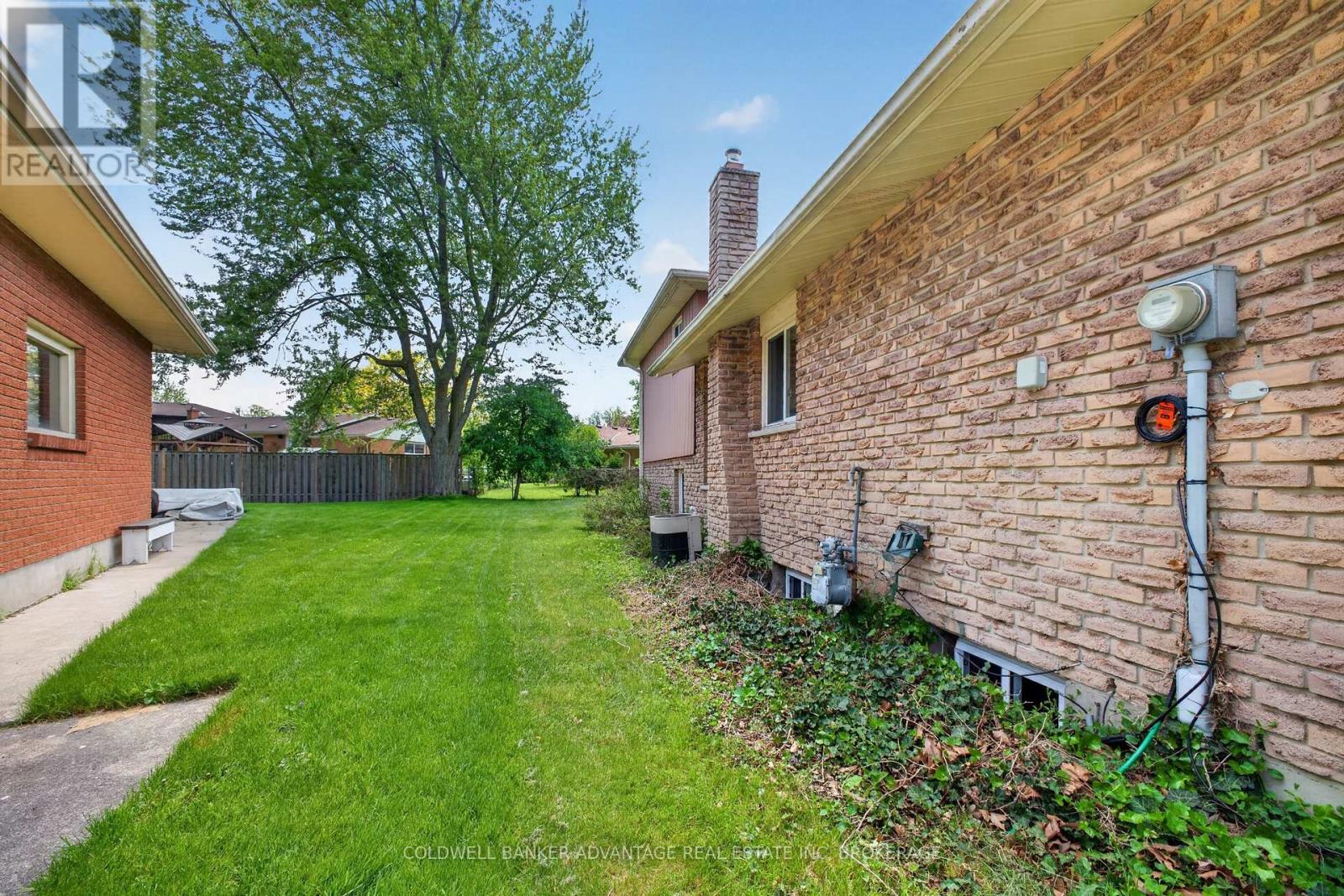 6976 ABBEY CIRCLE - 9