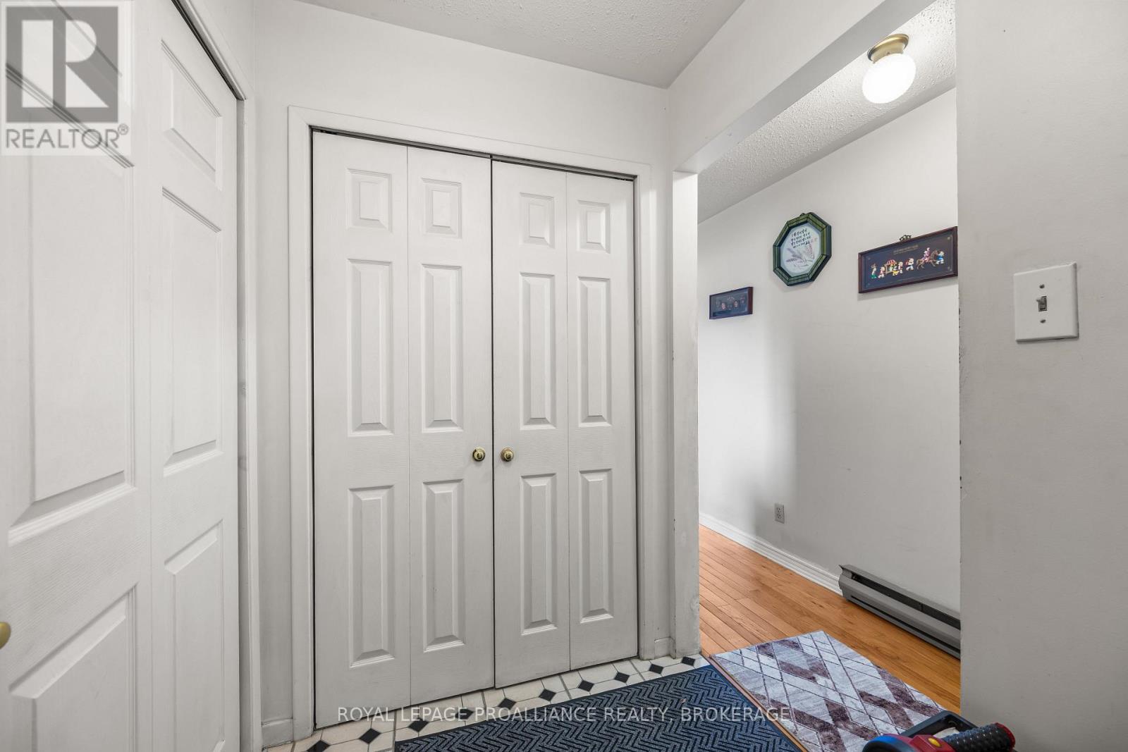 400 KING STREET W - 13