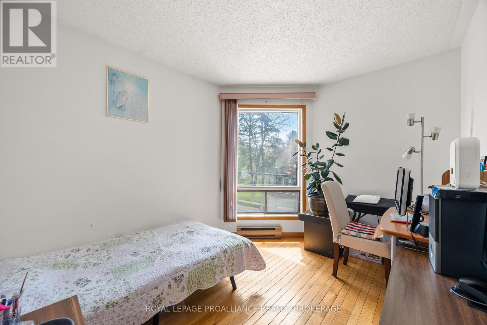 400 KING STREET W - 23