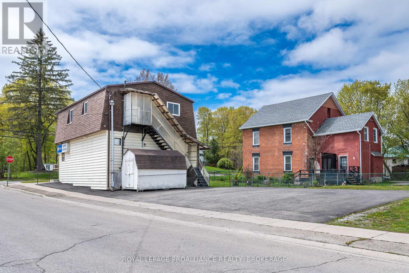 400 KING STREET W - 4