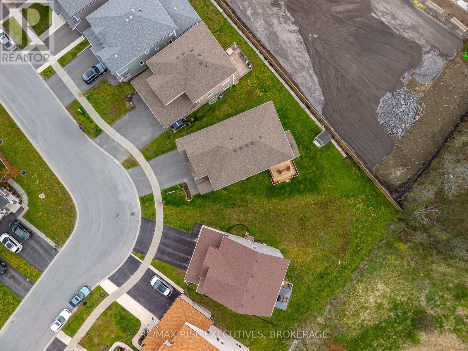 483 BETH CRESCENT - 45
