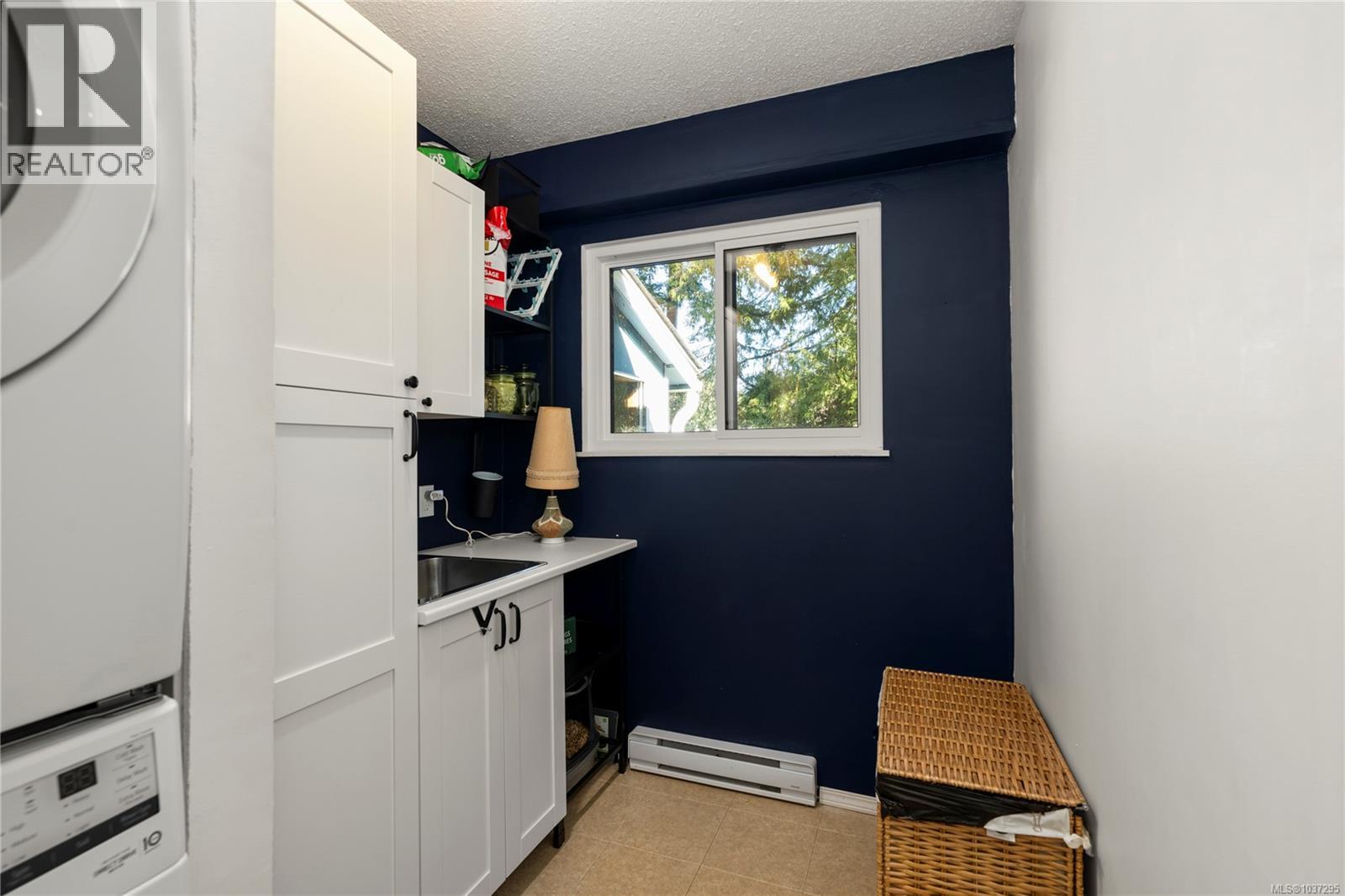 1817 Meadowlark Cres - 22