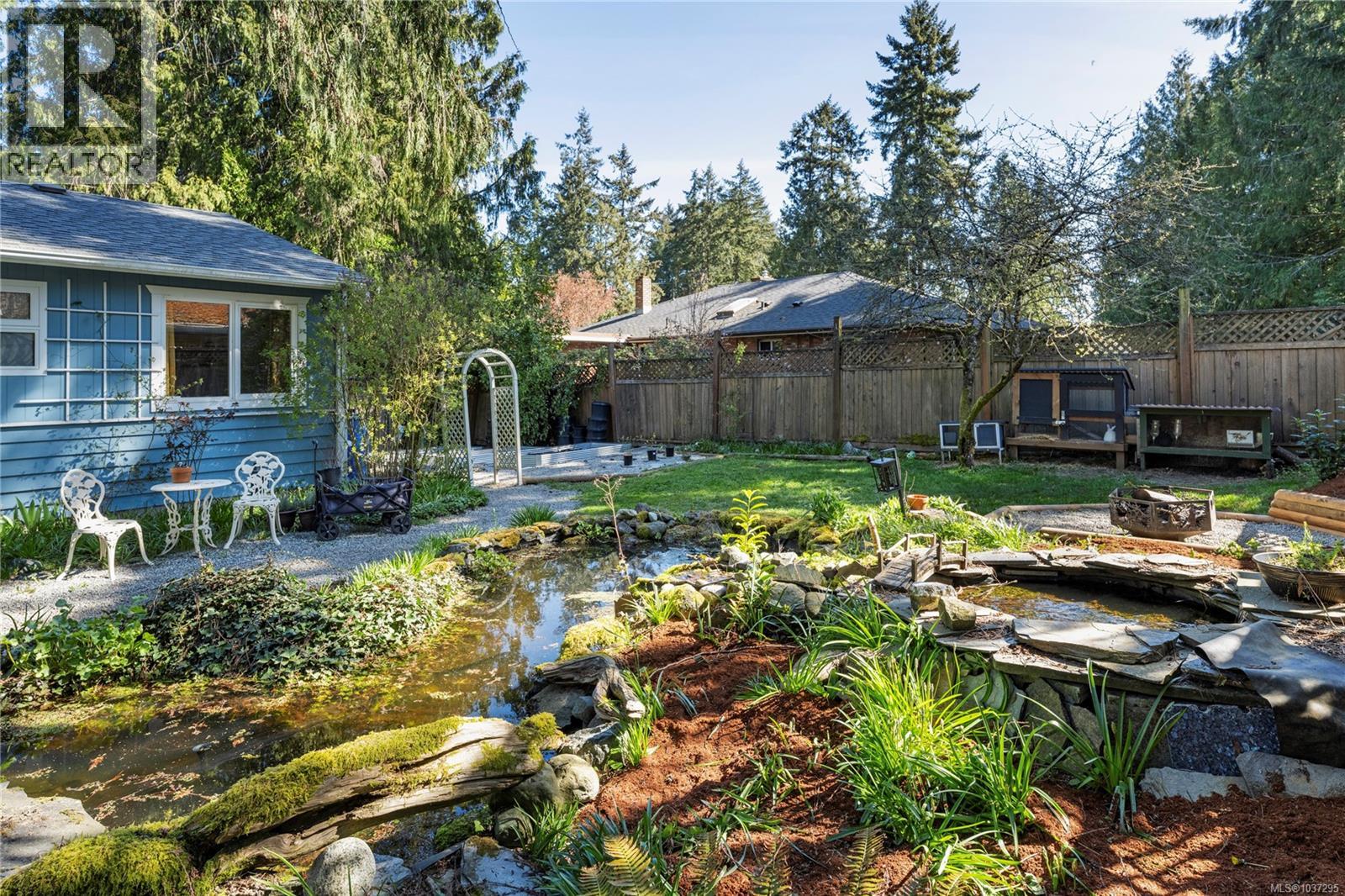 1817 Meadowlark Cres - 27
