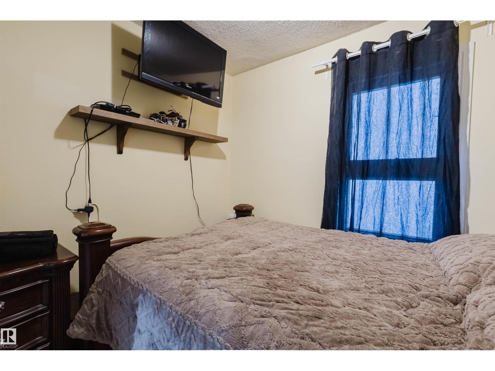 10834 75 AV NW - 12