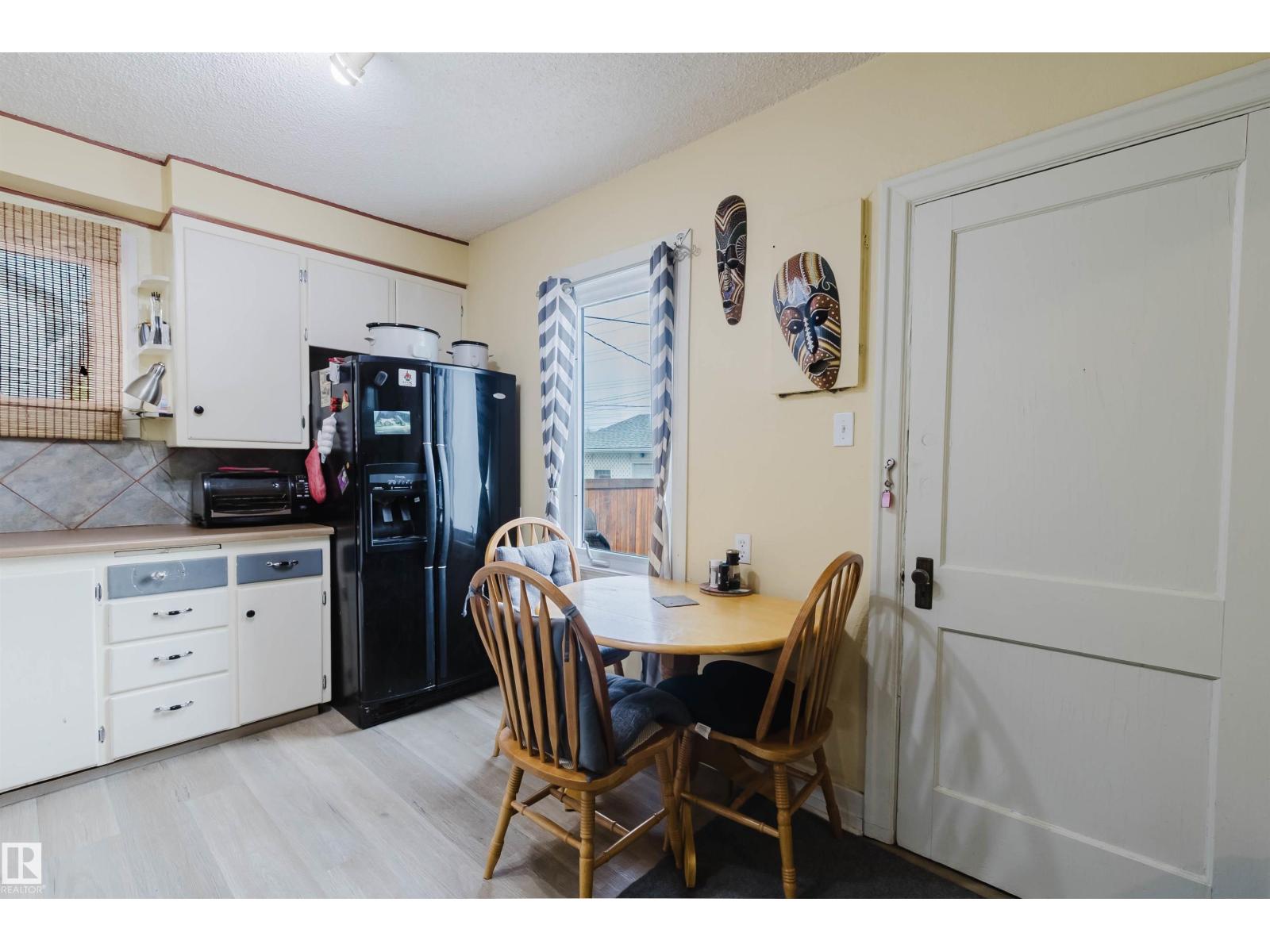 10834 75 AV NW - 18