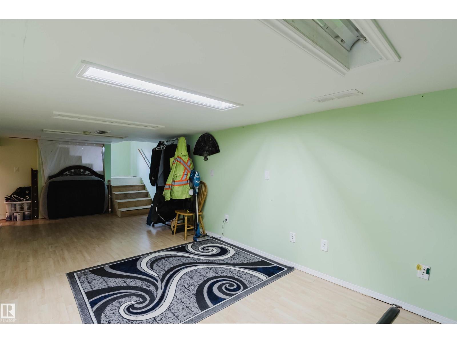10834 75 AV NW - 19