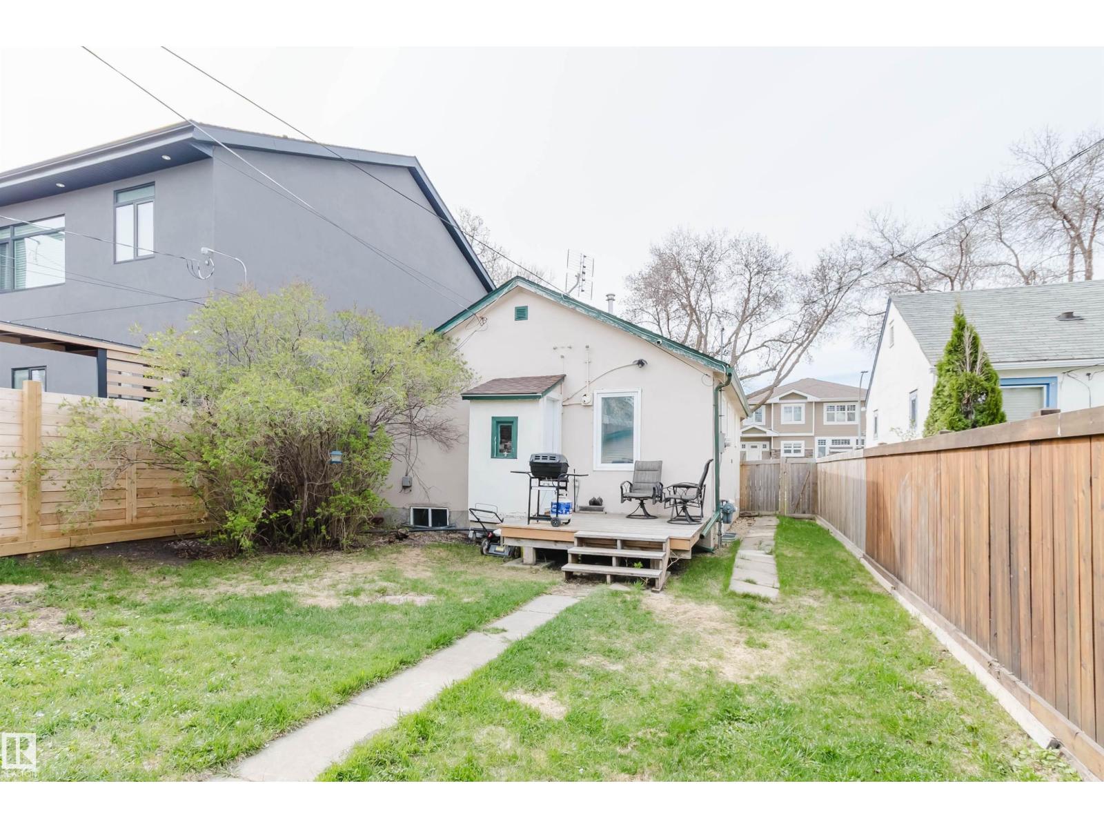 10834 75 AV NW - 26