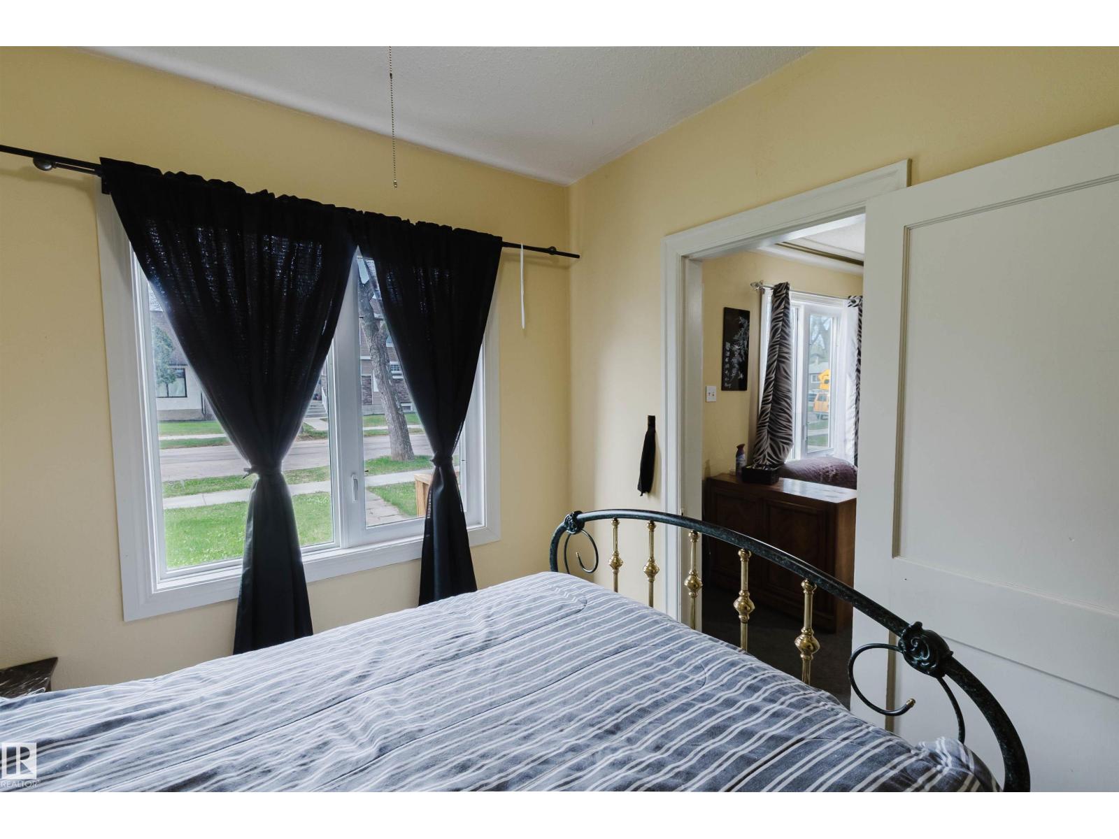 10834 75 AV NW - 8