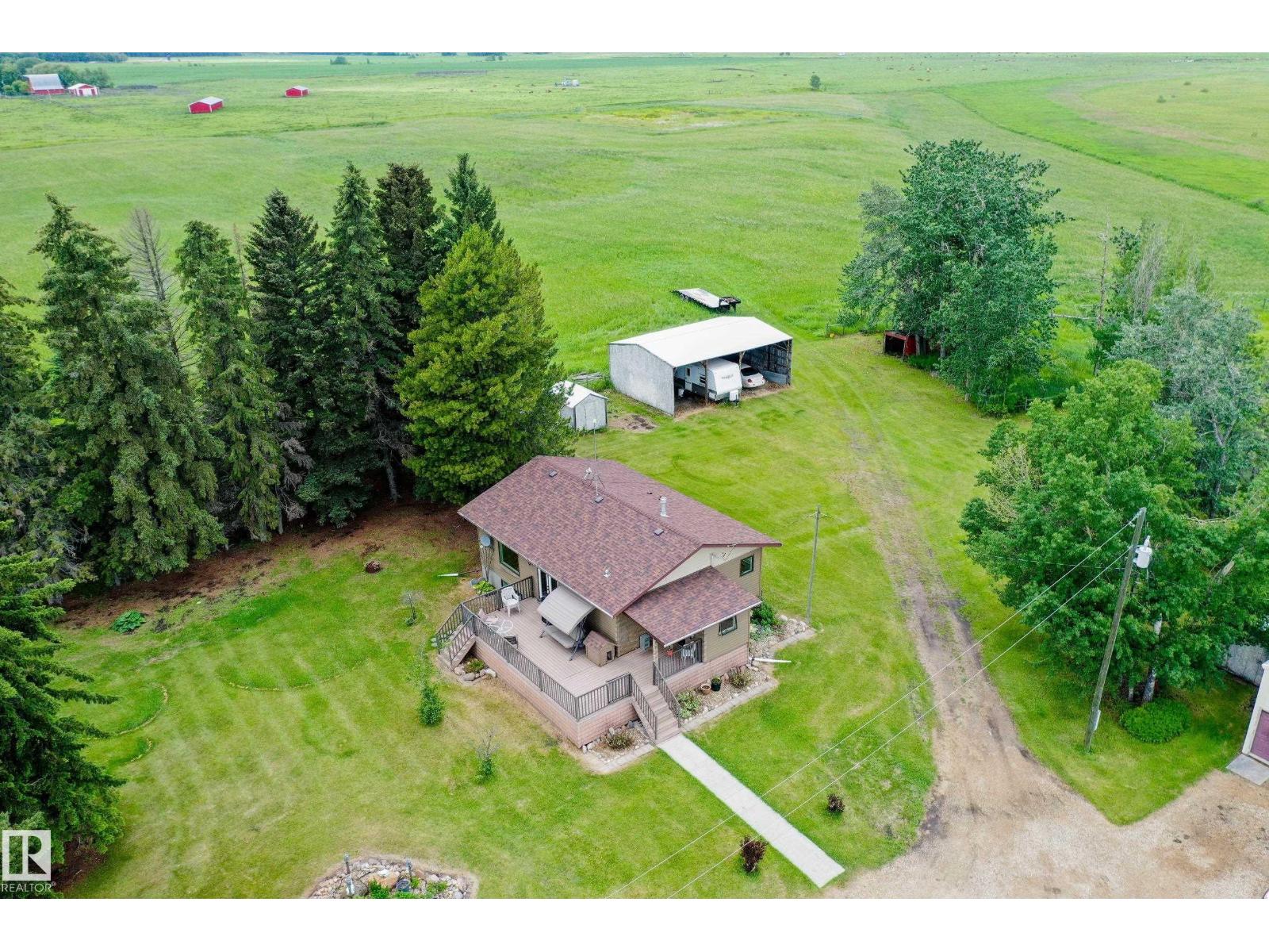 280026 HWY 53 exterior