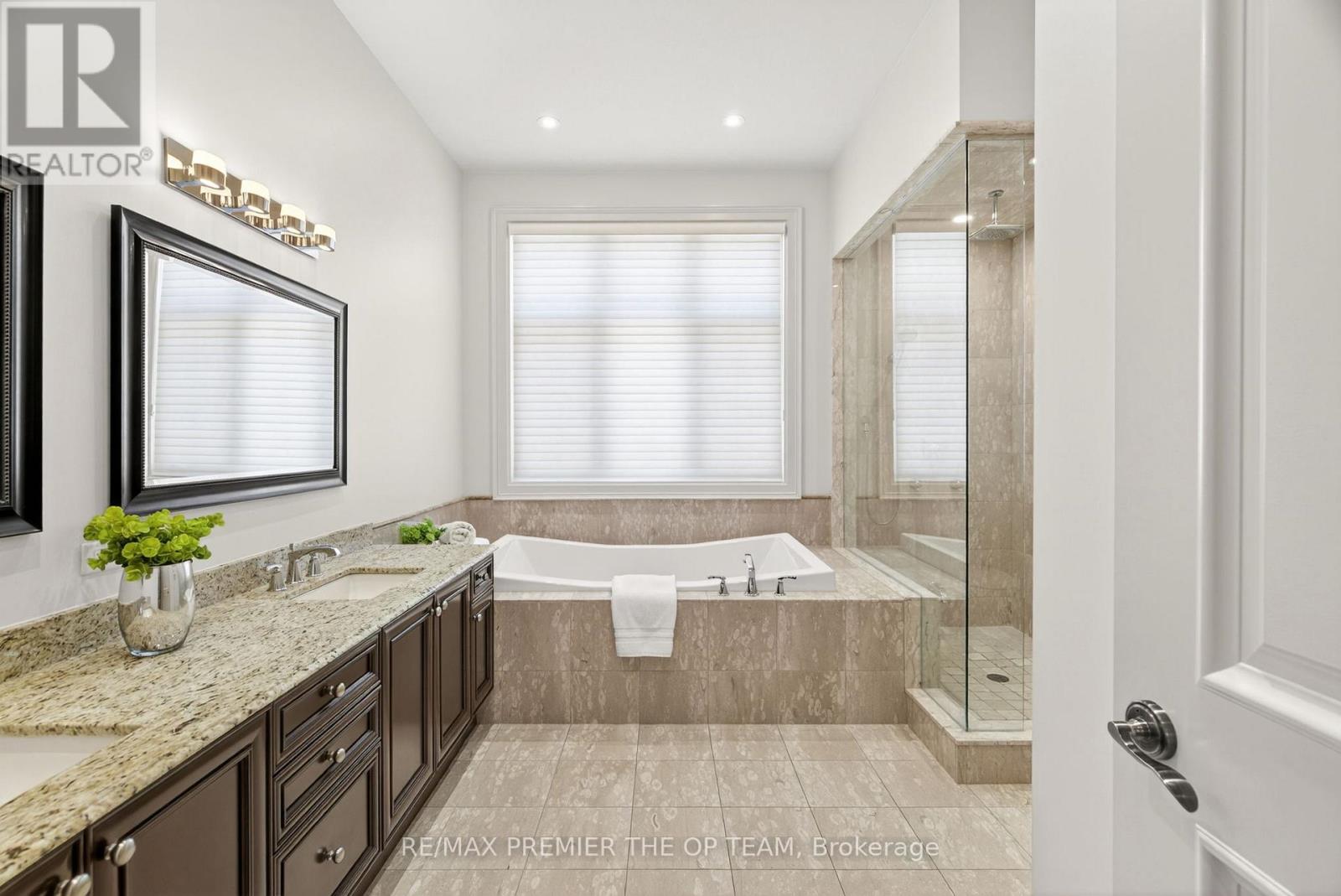 24 GRAND VELLORE CRESCENT - 20