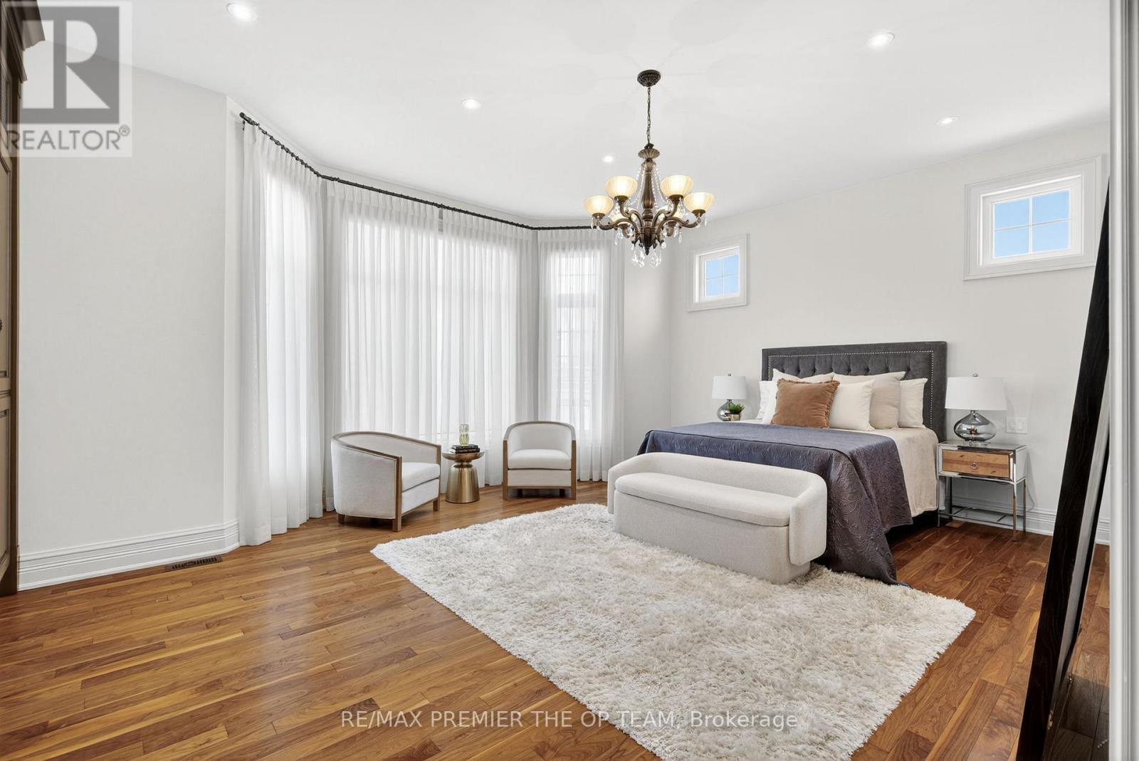 24 GRAND VELLORE CRESCENT - 24