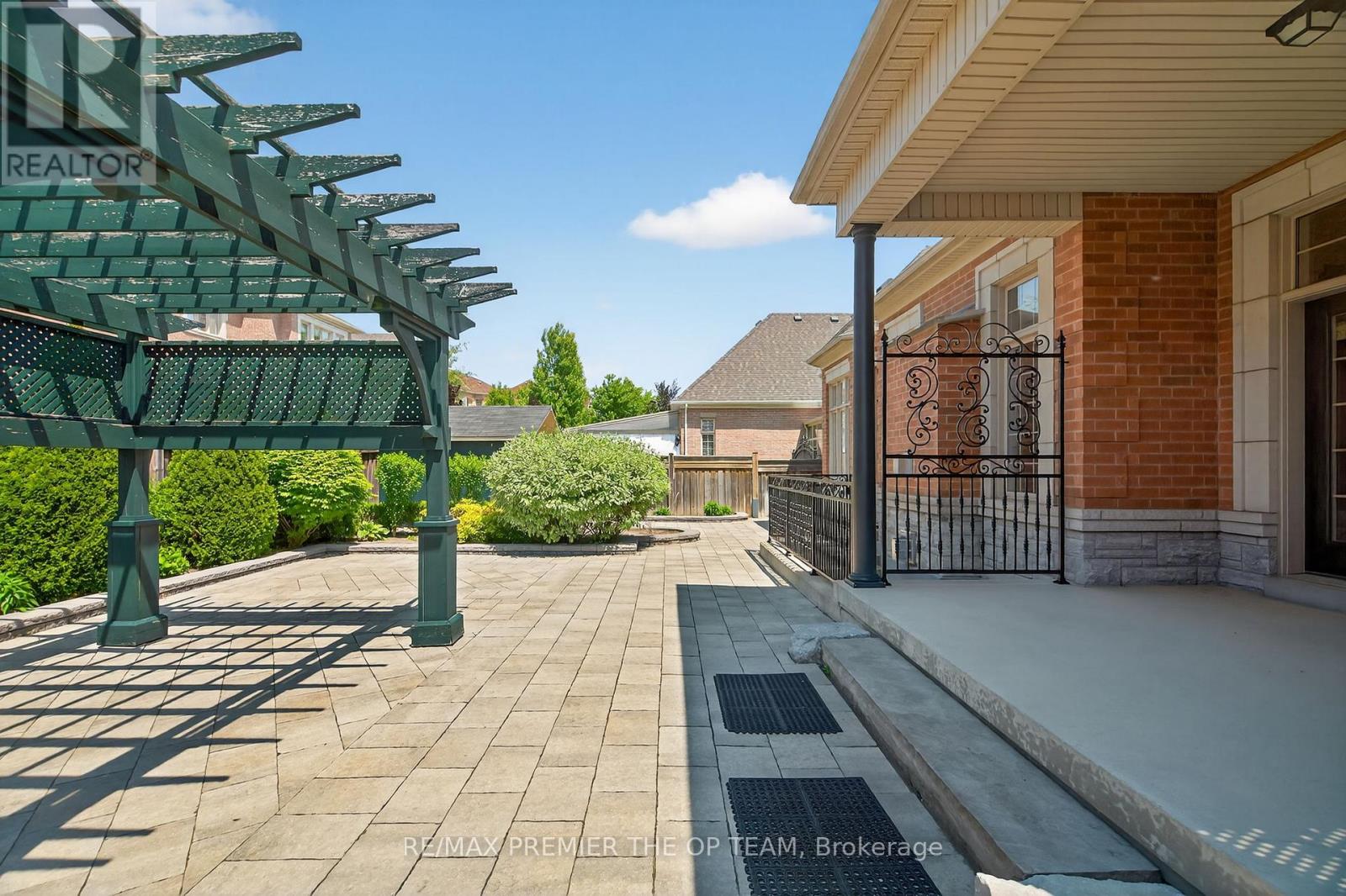 24 GRAND VELLORE CRESCENT - 36