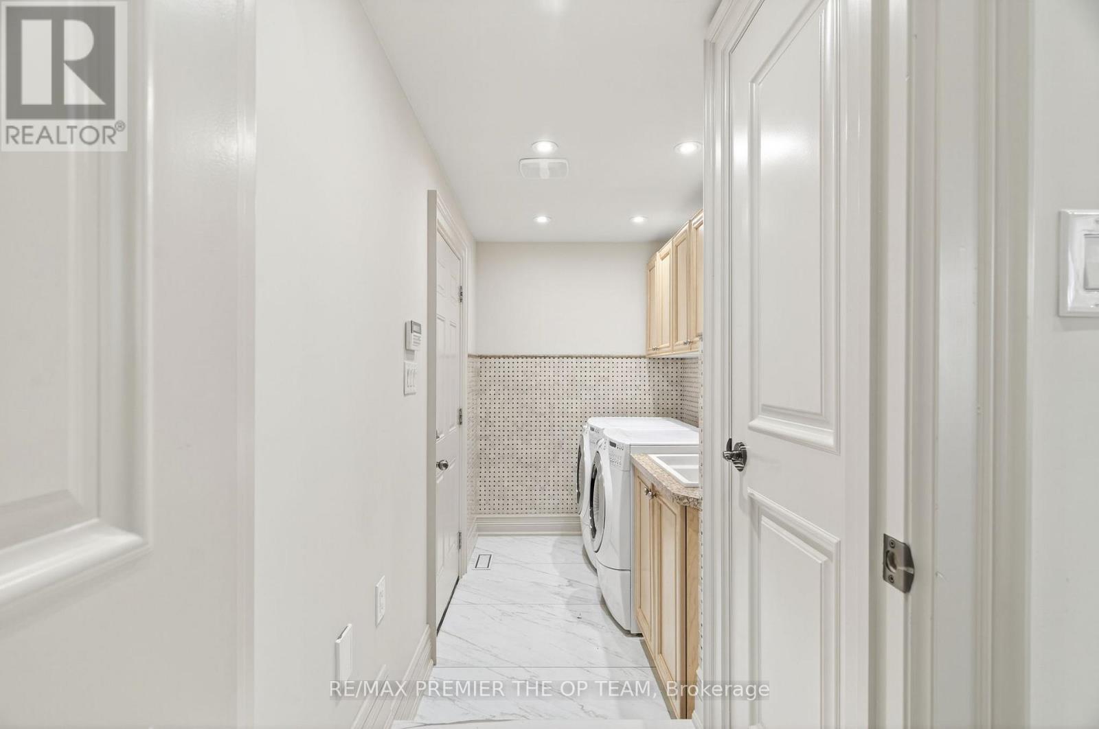 24 GRAND VELLORE CRESCENT - 5
