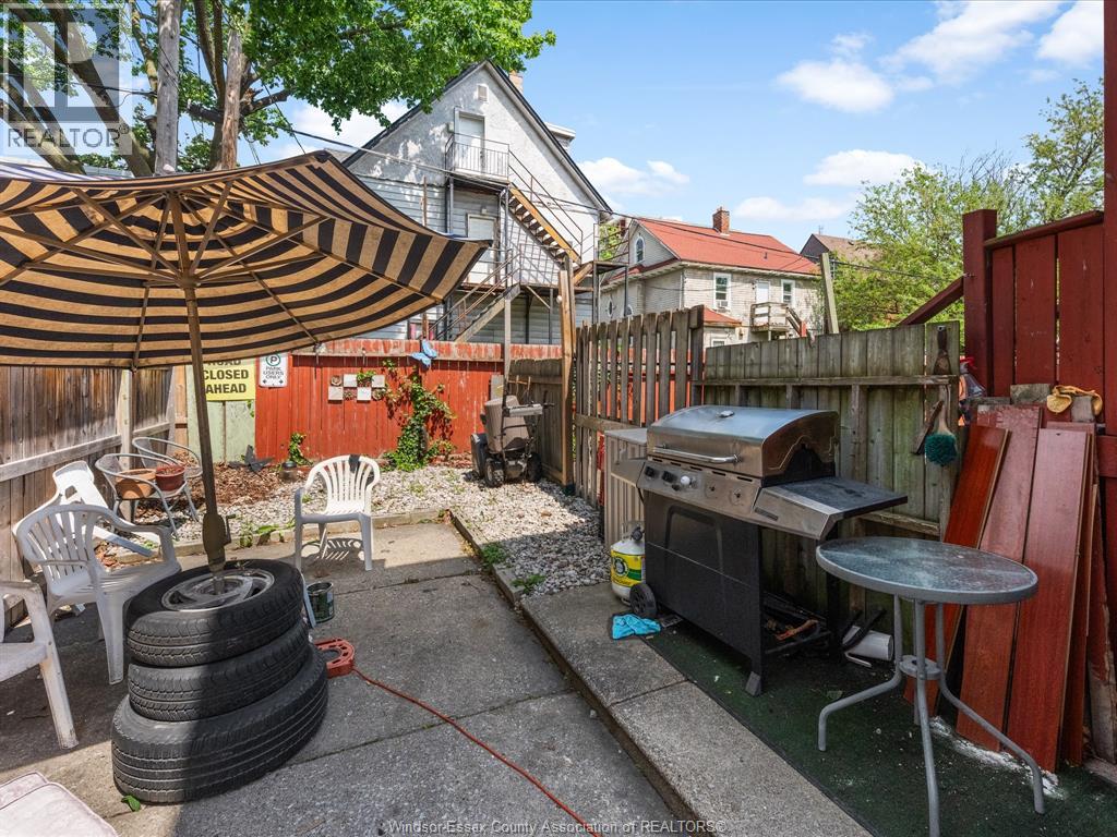 1046-1048 Pelissier, Windsor, Ontario, N9A4L7 — Photo 3