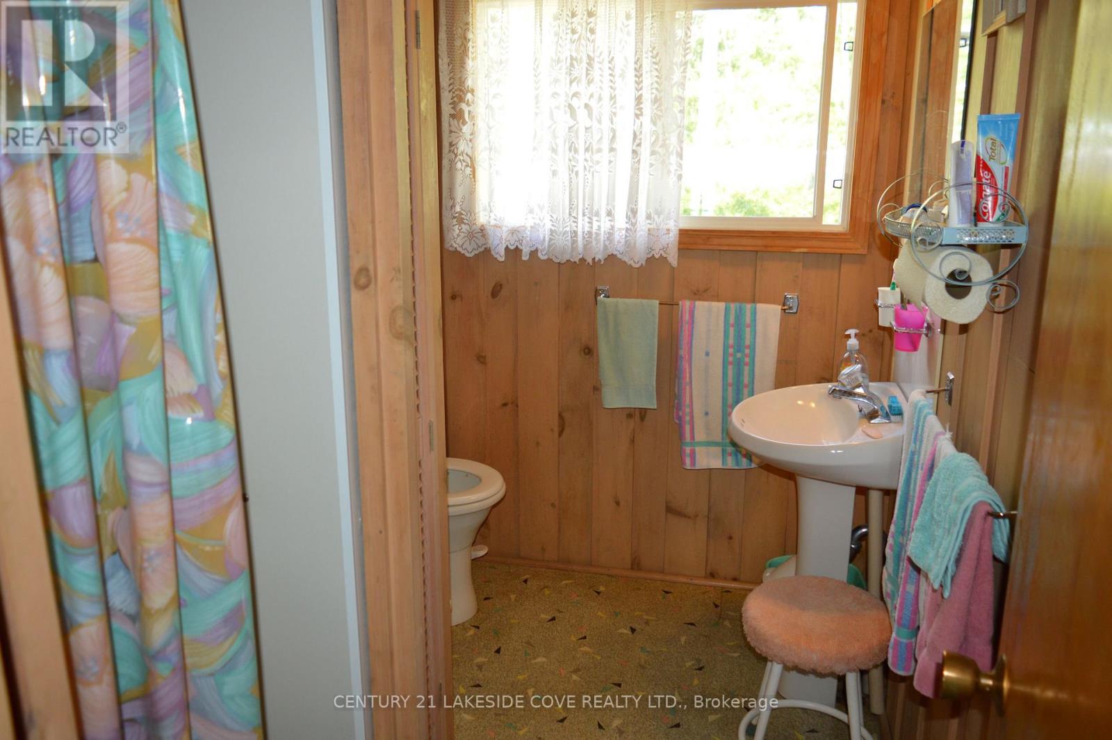 2592 LAKESHORE DRIVE - 16