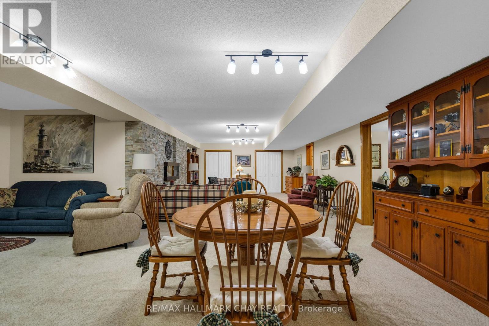 1838 CARRIAGE COURT - 20