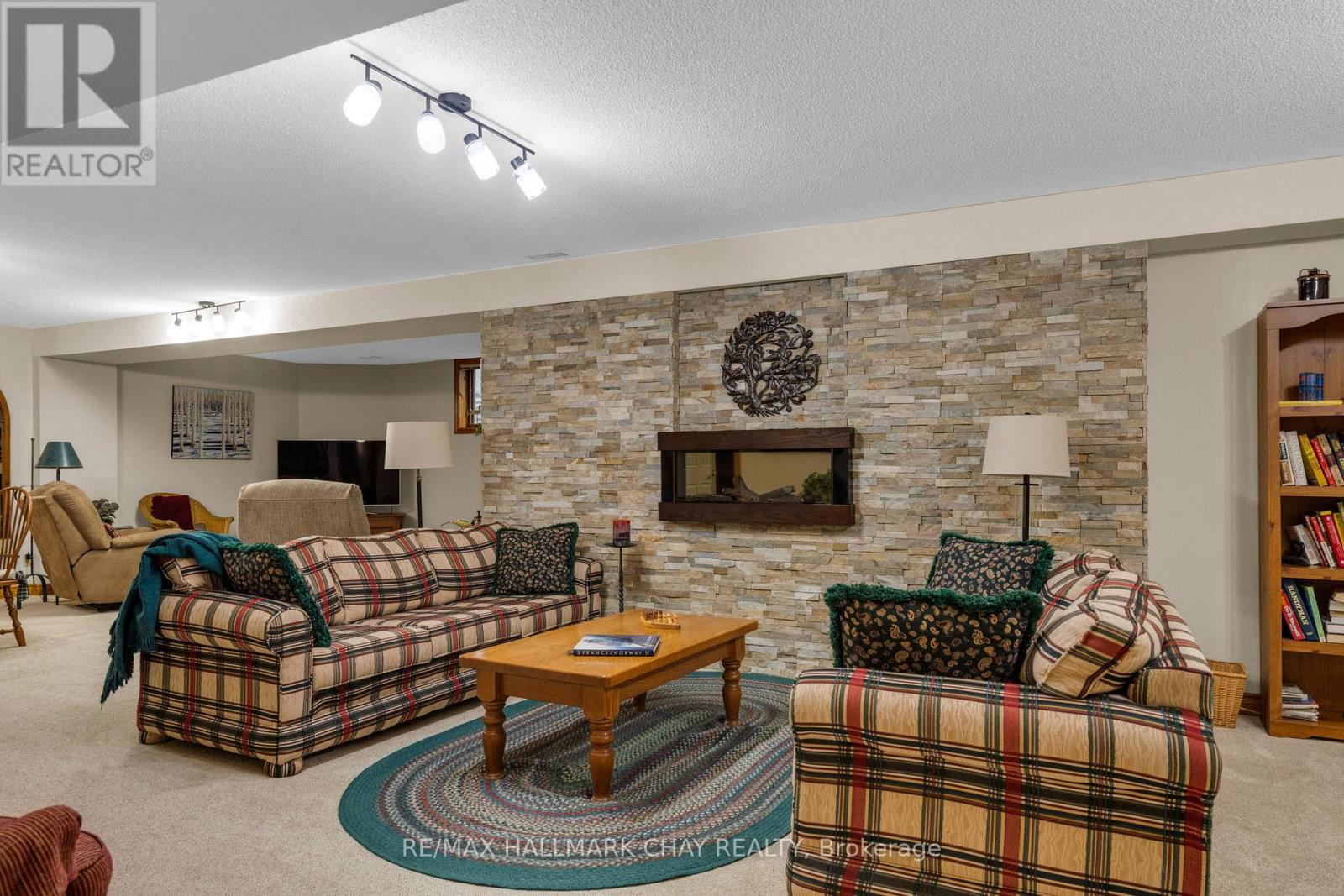1838 CARRIAGE COURT - 22