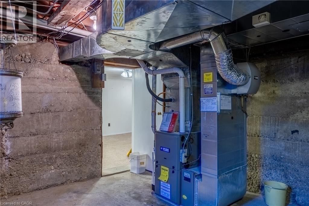 220 QUEEN Street - 40