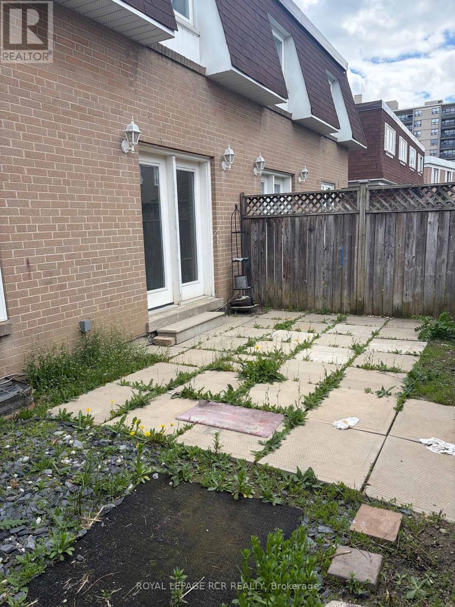 41 TOWN HOUSE CRESCENT - 11