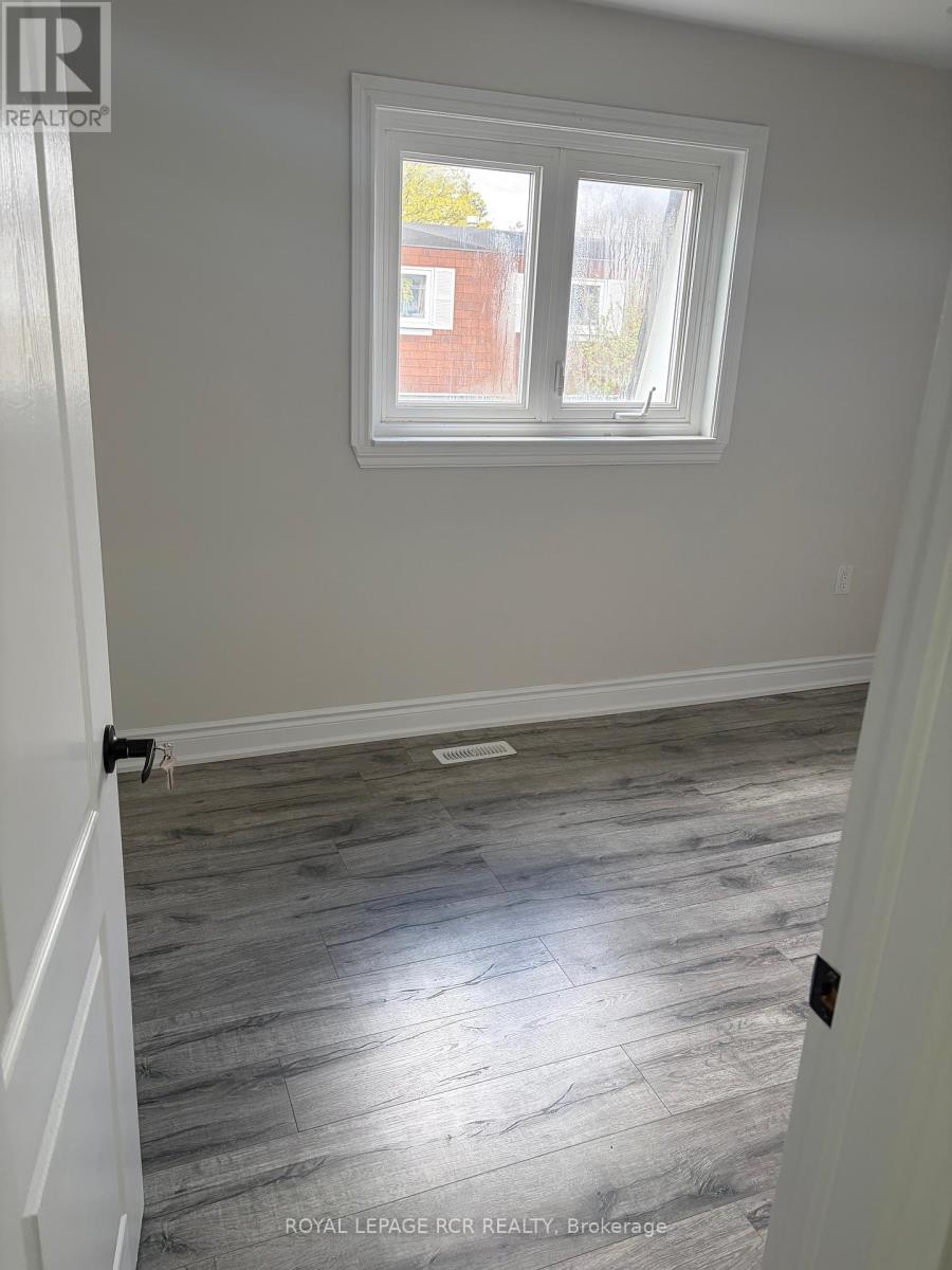 41 TOWN HOUSE CRESCENT - 2