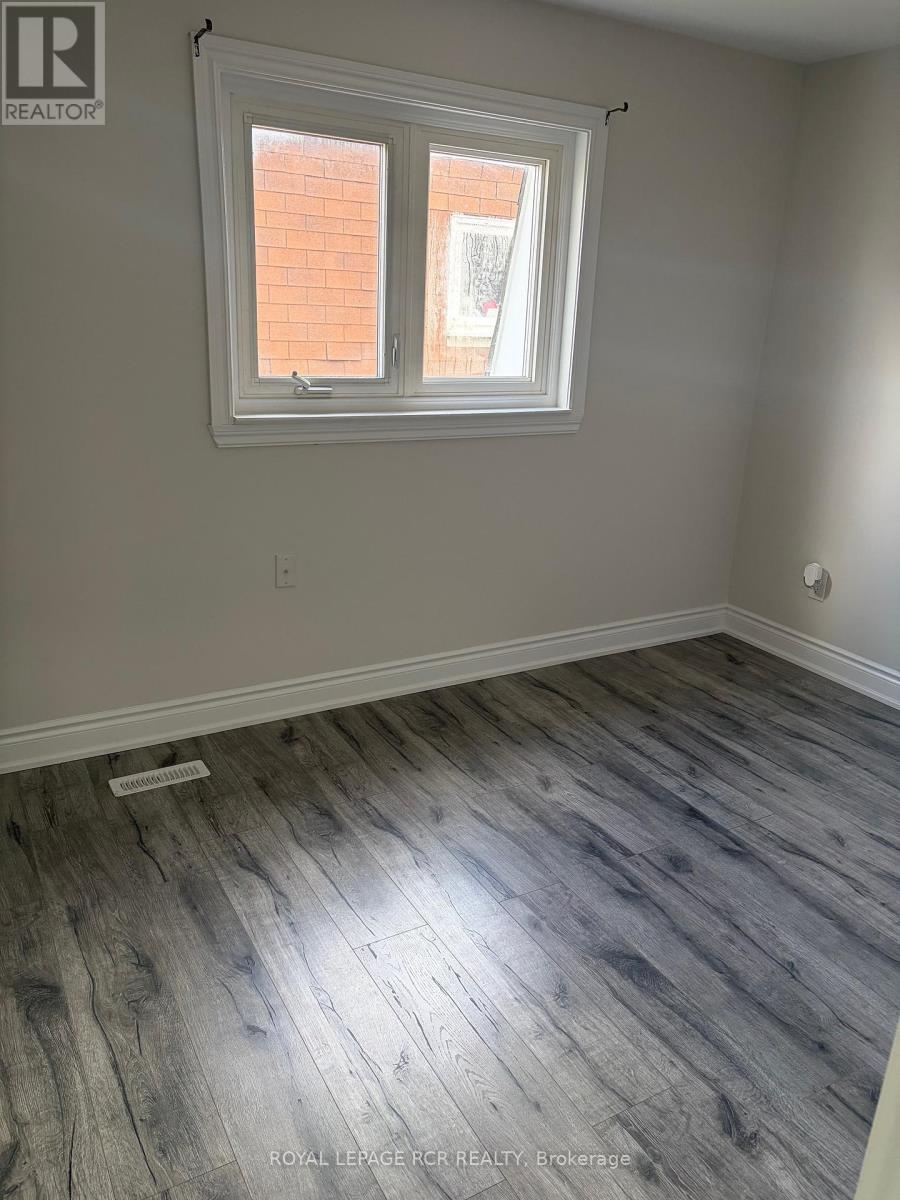 41 TOWN HOUSE CRESCENT - 3