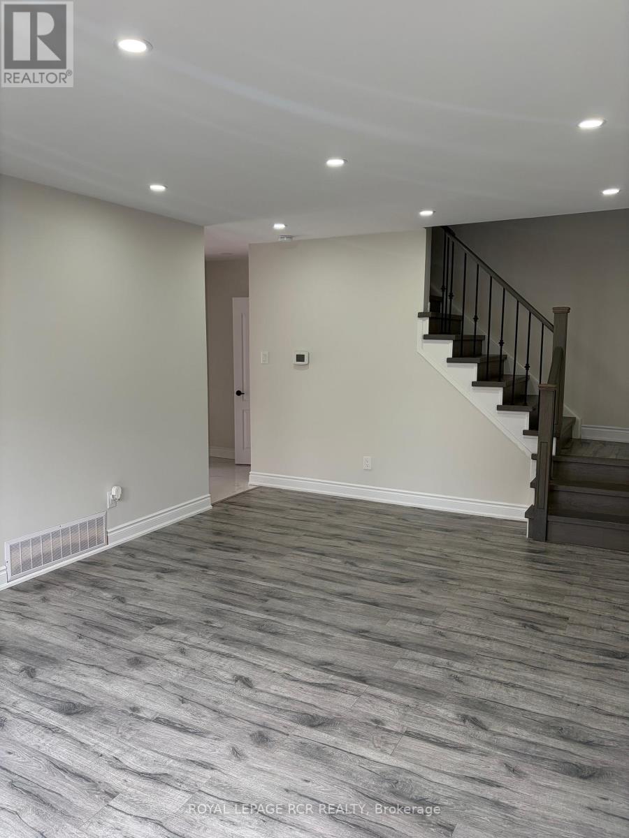 41 TOWN HOUSE CRESCENT - 5