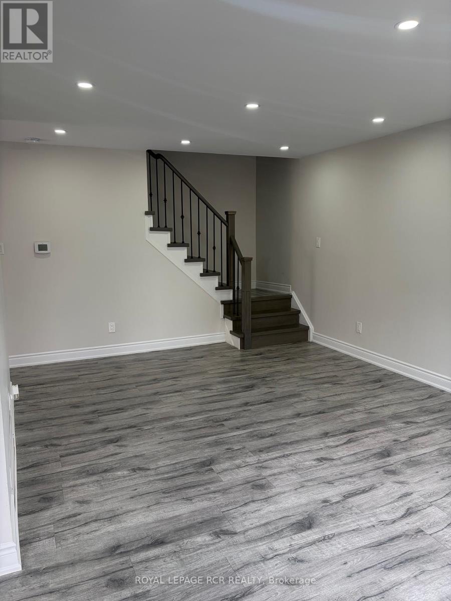 41 TOWN HOUSE CRESCENT - 7
