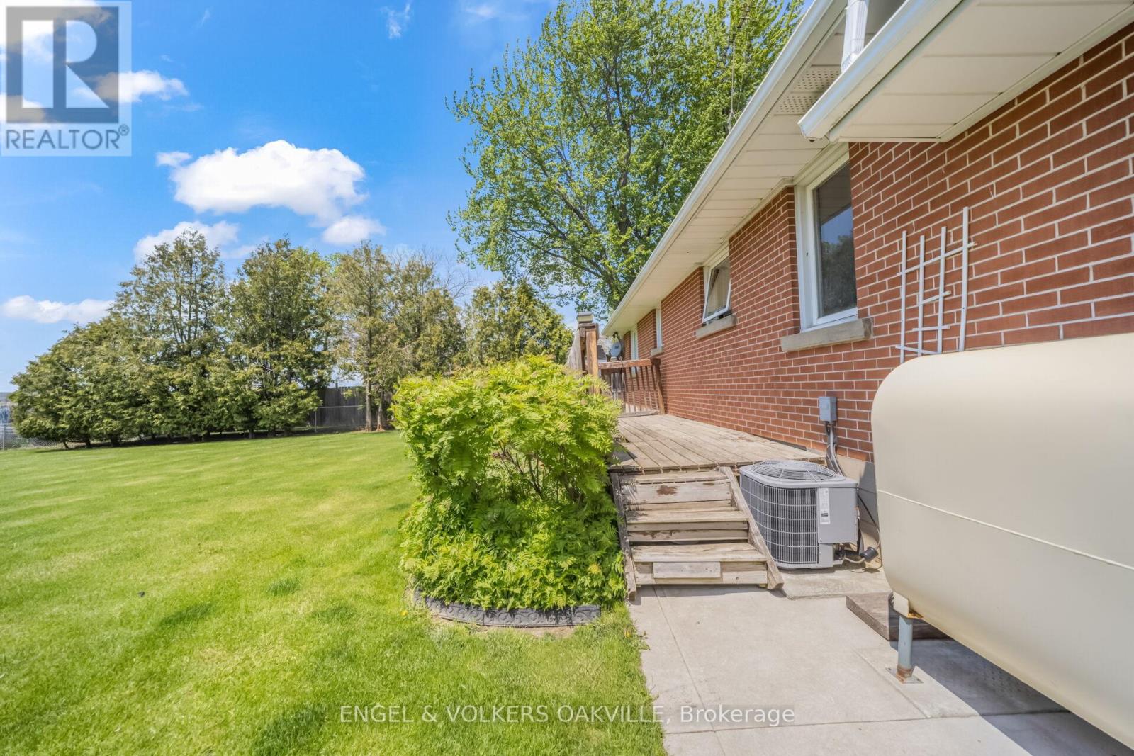 12592 HERITAGE ROAD - 12